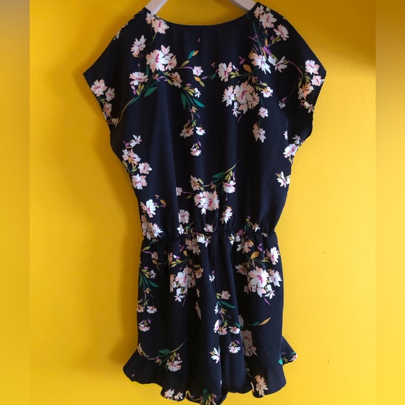 Floral Romper - Picture 2 of 4